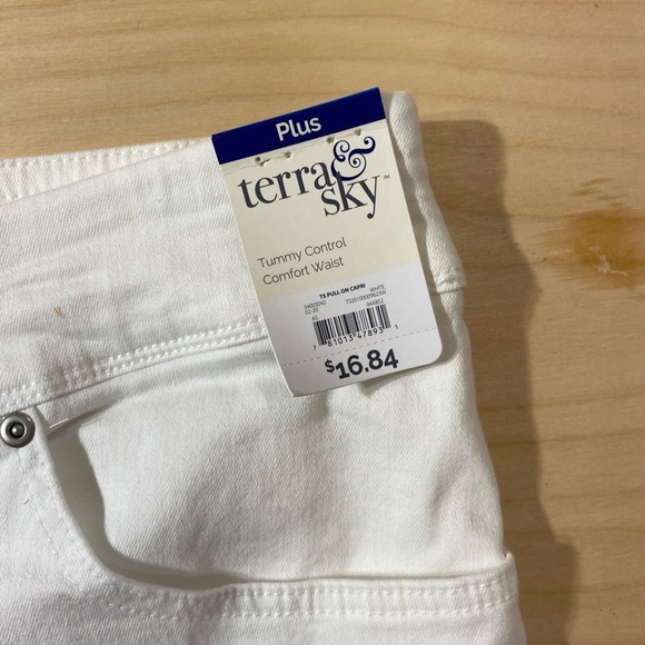 Terra & Sky Jean Capris 2X (20W-22W) (EO) - Picture 8 of 15